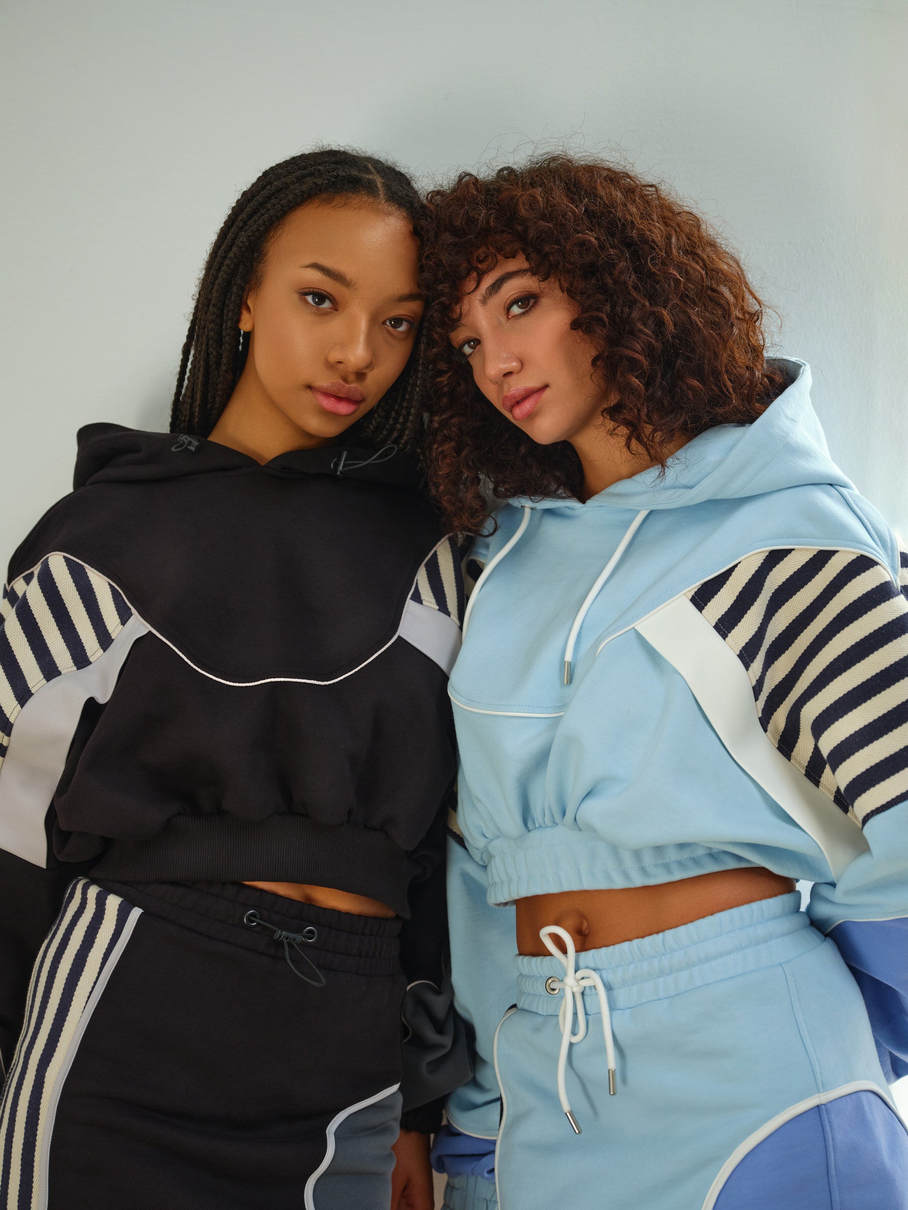 Gigi V2 Crop Black Hoodie – Şebnem Günay